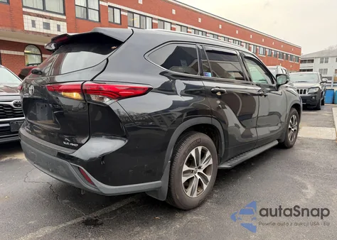 2021 Toyota Highlander Xle z USA, uszkodzony, nr VIN 5TDGZRBH7MS524714